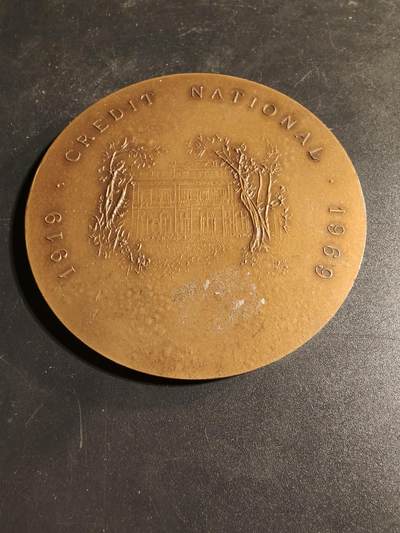 老王徽章第167期 - 法国国家信贷银行成立50周年大铜章     直径80mm.   重量192g