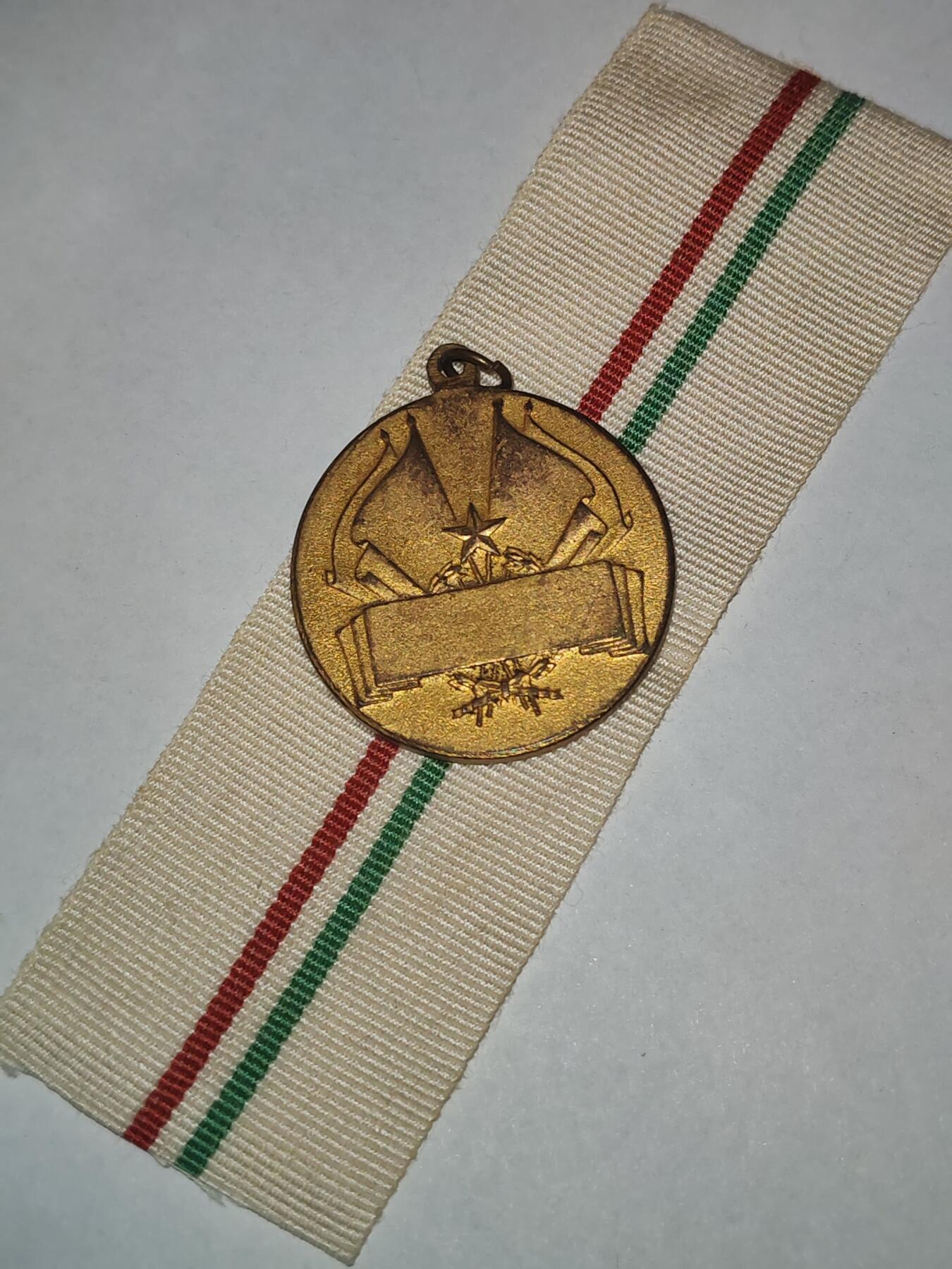 韵星假日拍卖第三十一期 -- Rimey Holidays Auction 31 匈牙利人民共和国金级体能运动会优胜奖章 设计很好看 正面图案为排球但并非颁发给排球运动员