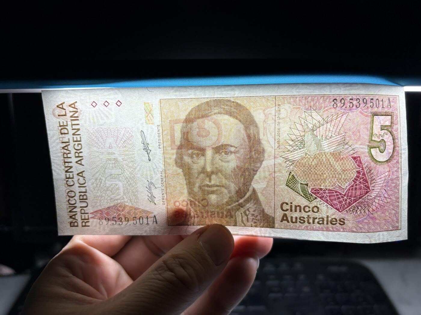 2025年集古藏今外币拍卖第十期-第10场—（总第290拍-纸币专场），本期拍完结算一次，发货时间2-3天，休息几天后继续新的一期拍卖。 2002年阿根廷5比索