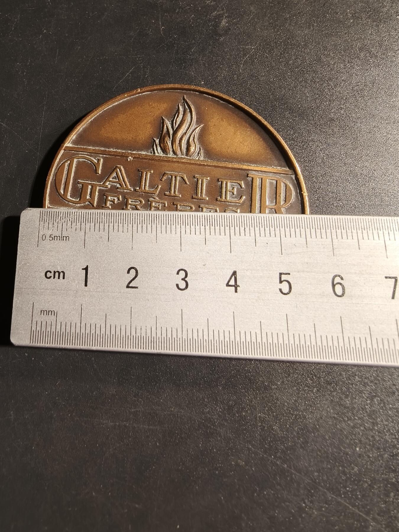 老王徽章第167期 法国福尔米工业协会成立50周年大铜章     直径56mm.    重量77.5g