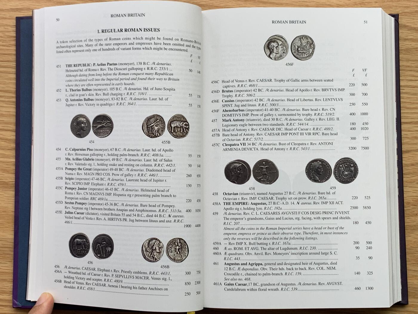 《竞宝斋》第444场 周日，周一，2场连拍 （全场包邮） 2025最新版英国钱币标准目录，完整收录英国从打制币到10进制前的钱币，英系藏家必备，PCGS和NGC官方参考目录，约1.15公斤。
