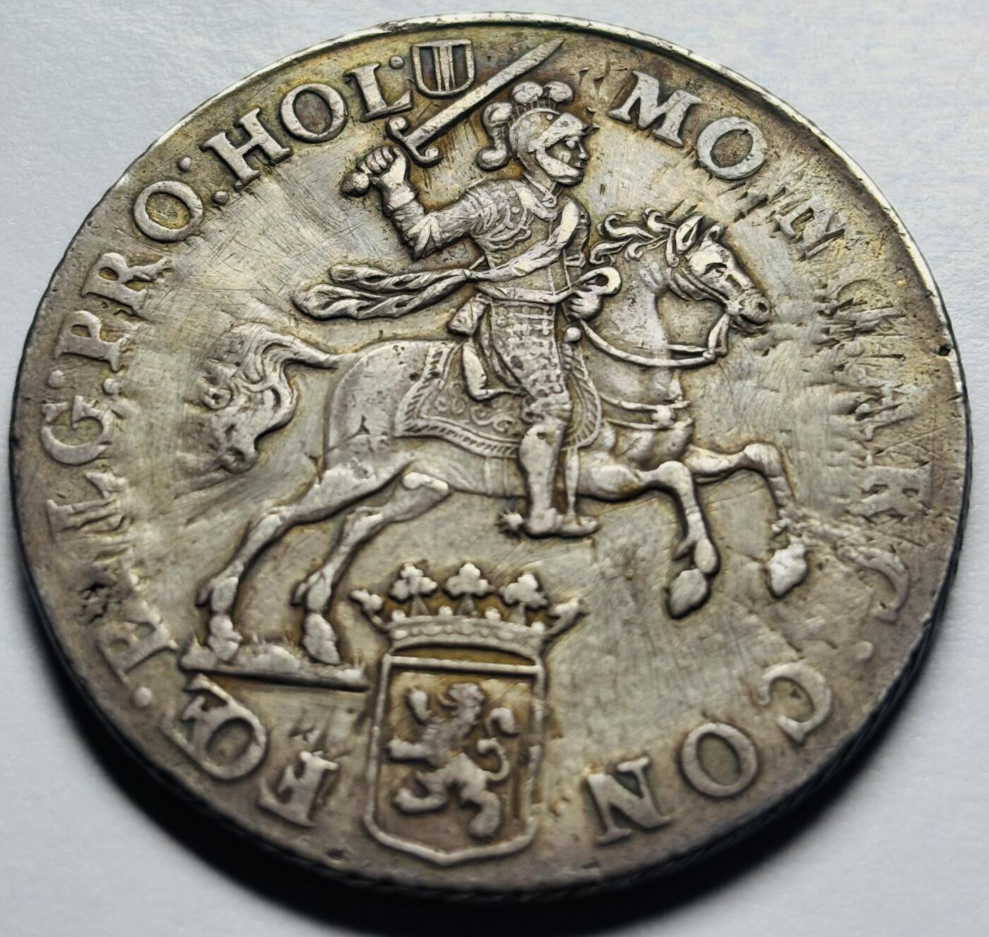 文馨钱币收藏第 283 场，【大雪鉴珍，寒英缀金】金银纪念币精品场，诚邀您的参与【长期接代拍品】 少见好品相 荷兰马剑荷兰省1758 年1杜卡特马剑双狮大银币，骑士持剑踏马奔驰，威风凛凛，有种王者归来的感觉，细节看图