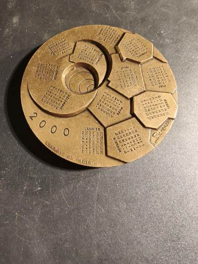 老王徽章第167期 - 法国2000年月历大铜章     直径72mm.    重量345.3g
