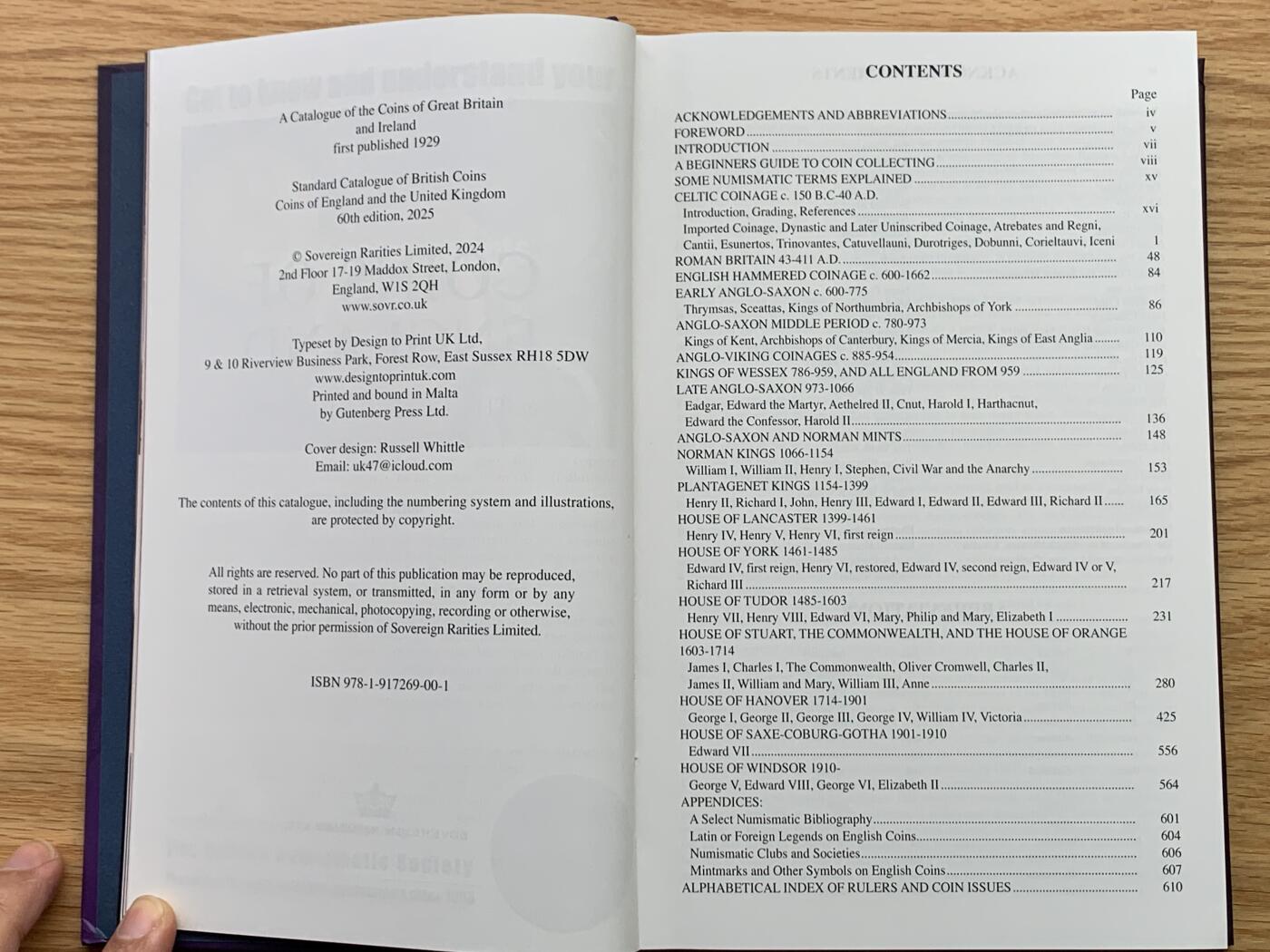 《竞宝斋》第444场 周日，周一，2场连拍 （全场包邮） 2025最新版英国钱币标准目录，完整收录英国从打制币到10进制前的钱币，英系藏家必备，PCGS和NGC官方参考目录，约1.15公斤。