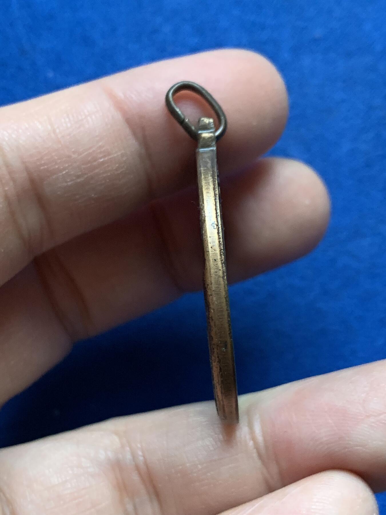 《竞宝斋》第444场 周日，周一，2场连拍 （全场包邮） 意大利反法西斯武装纪念章 带环重20.3克 35.3mm