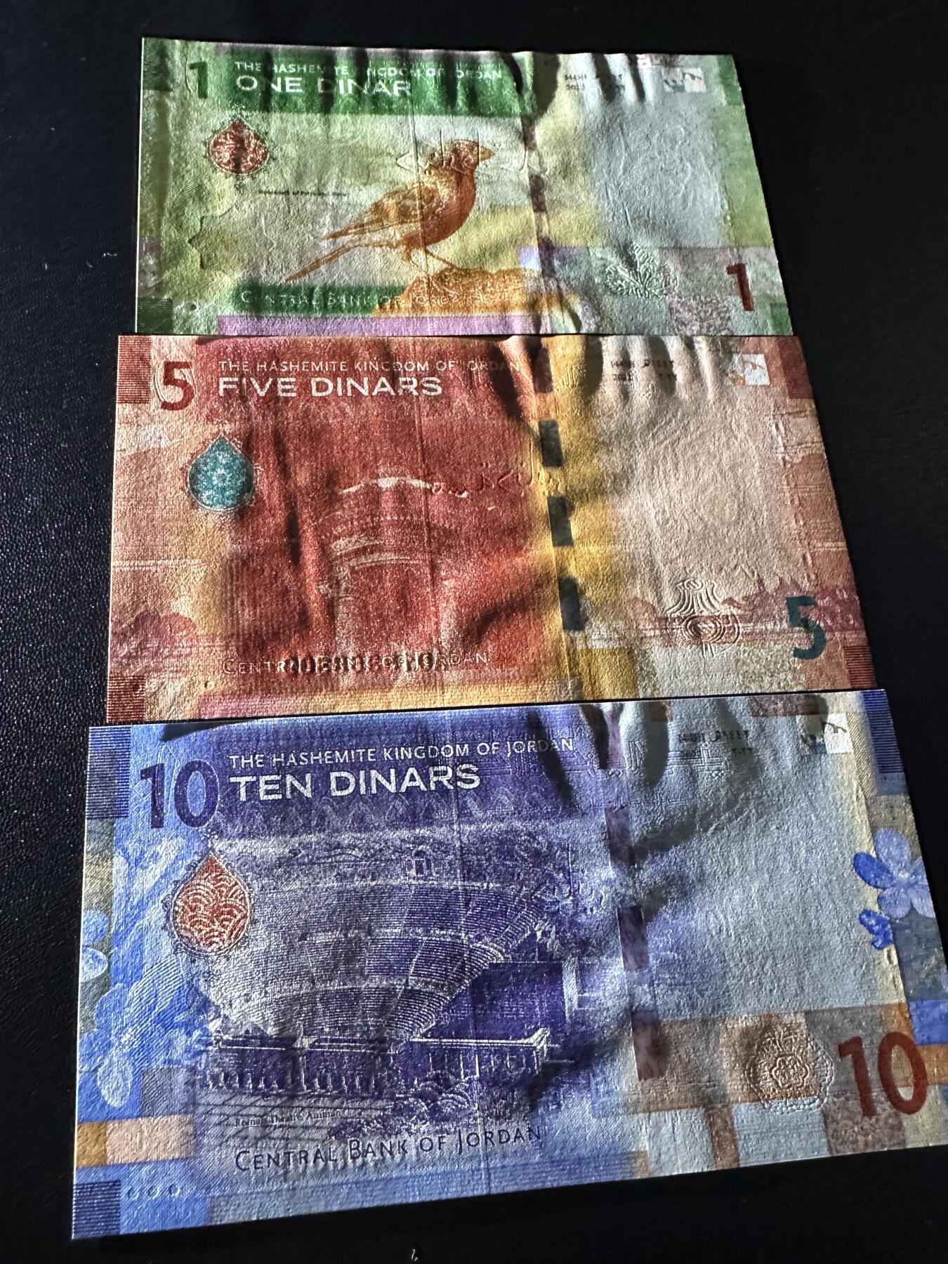 《外钞收藏家》第五百九十期（欧洲强钞、港币、硬通货及丰富裸币大拍场）（本平台长期征集拍品、欢迎藏友们联系合作） 约旦1-20面额 3张一起 全新UNC 尾9