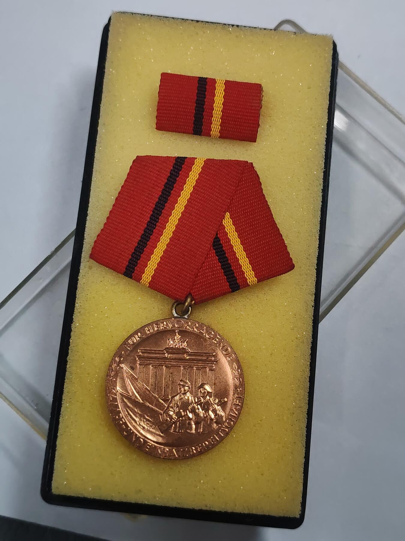 韵星假日拍卖第三十一期 -- Rimey Holidays Auction 31 民主德国铜级工战队功绩奖章带原盒略