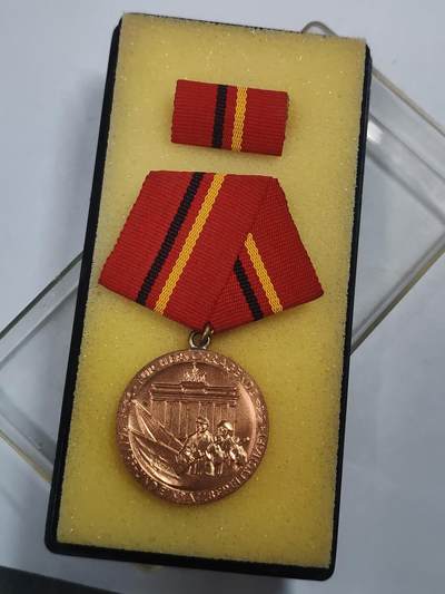 韵星假日拍卖第三十一期 -- Rimey Holidays Auction 31 - 民主德国铜级工战队功绩奖章带原盒略