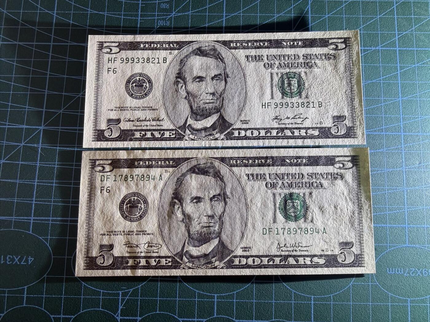 【炜奕收藏】，第五十二期 2003年&2006年美国5美元两张，UNC-/UNC品相，包含一张无47