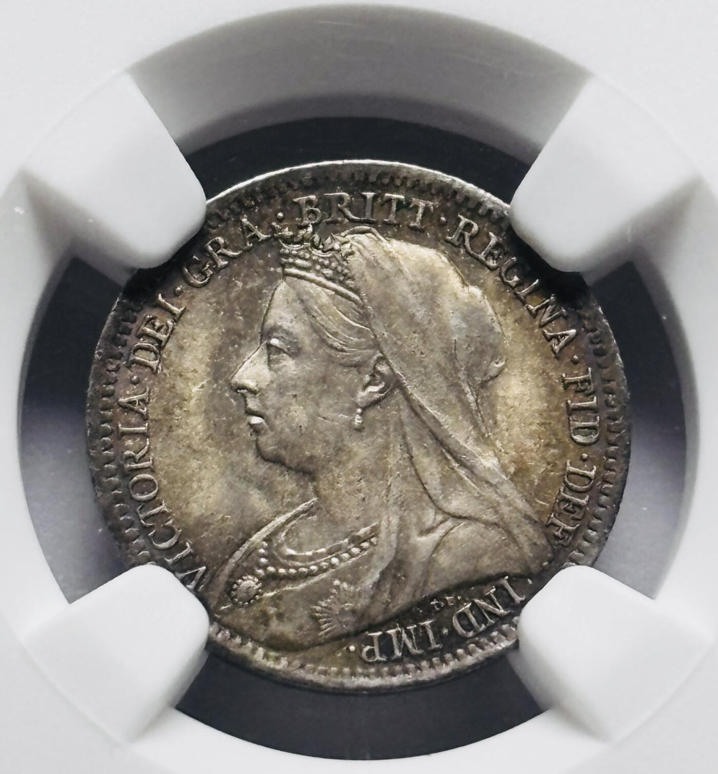 文馨钱币收藏第 283 场，【大雪鉴珍，寒英缀金】金银纪念币精品场，诚邀您的参与【长期接代拍品】 1899 年英国维多利亚女王 3 便士银币，NGC 评级 MS64 分，经典老包浆泛彩，入眼舒服