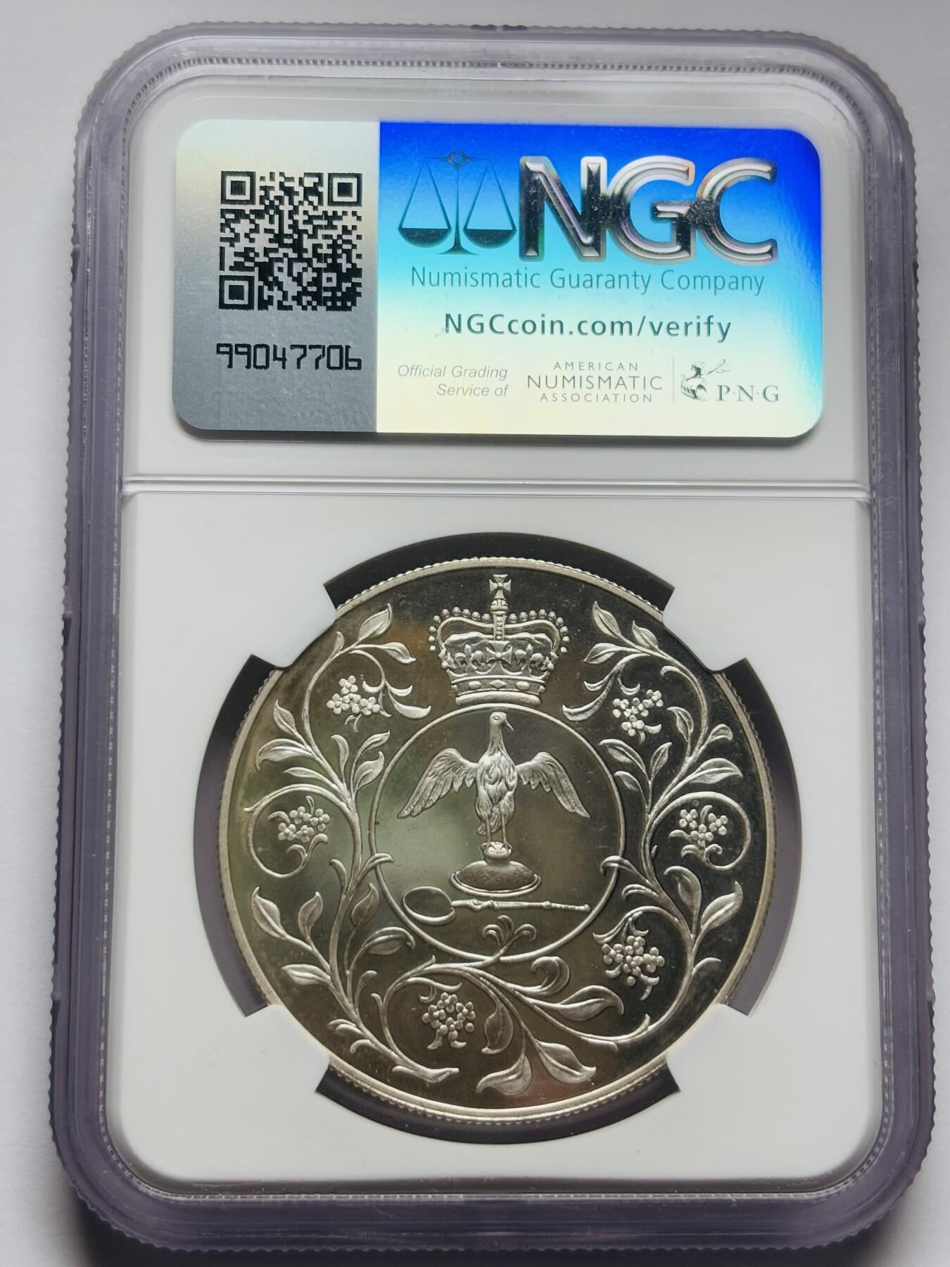 文馨钱币收藏第 283 场，【大雪鉴珍，寒英缀金】金银纪念币精品场，诚邀您的参与【长期接代拍品】 1977 年英国女王登基 25 周年 25 便士精制大银币，28.28 克 925高银   NGC 评级 PF67 高分