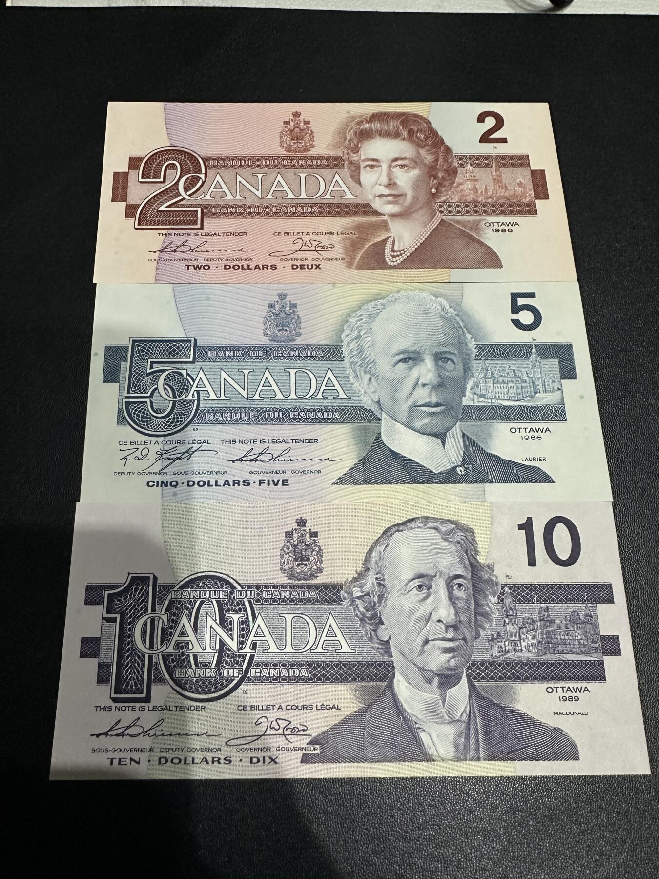 《外钞收藏家》第五百九十期（欧洲强钞、港币、硬通货及丰富裸币大拍场）（本平台长期征集拍品、欢迎藏友们联系合作） 加拿大鸟版2、5、10加元 3张一起 全新UNC 全部是靓号尾8
