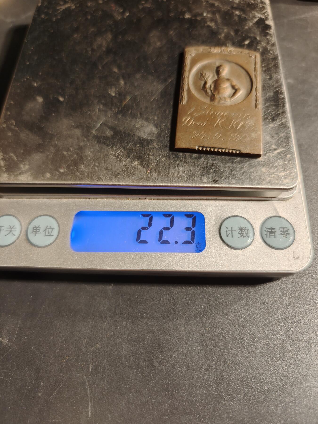 老王徽章第167期 瑞典田径竞赛方形大铜章     尺寸27×40mm.    重量22.3g