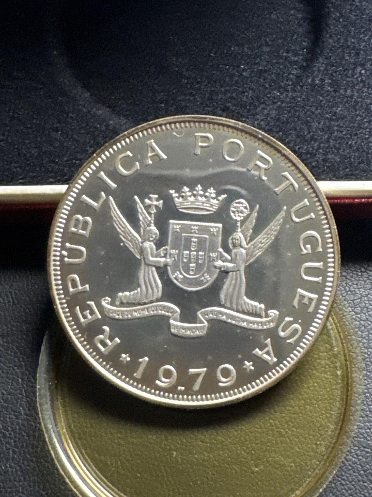 ❤️【币观天下】❤️ 第333期钱币拍卖- 2025.12.5周五晚上6点半场-长期征集拍品 澳门1979年羊年精制纪念银币带盒子无证书（仿宋字体版）