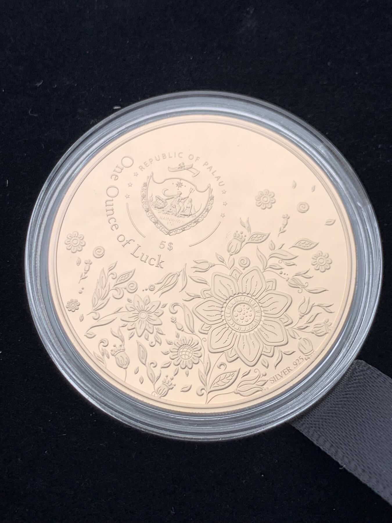 《竞宝斋》第444场 周日，周一，2场连拍 （全场包邮） 帕劳2022年幸运四叶草镶嵌银币 银镀玫瑰金，925银，重量1盎司，限量发行2022枚