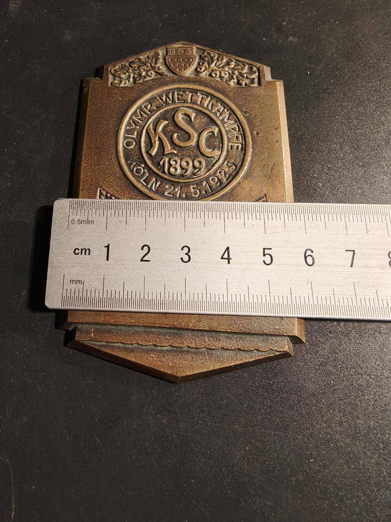 老王徽章第167期 克隆体育俱乐部1919年瑞典接力跑竞赛第一名方形大铜章    尺寸58×97mm.    重量128.9g 