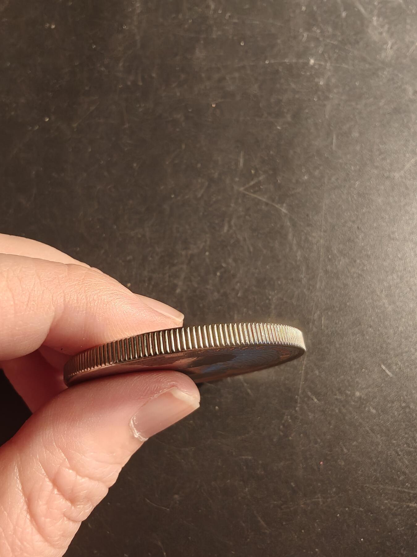 老王徽章第167期 法国二战纪念章    1940年夏尔戴高乐成立“自由法国”      直径41mm.     重量31.1g