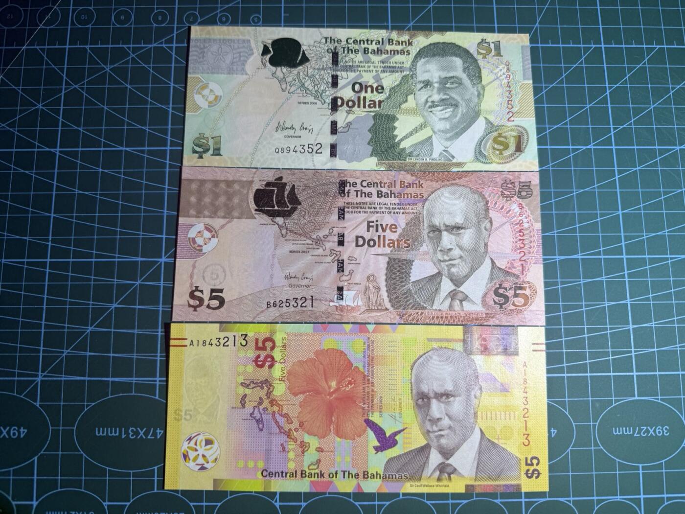 【炜奕收藏】，第五十二期 巴哈马3张，UNC品相，包含一张无47