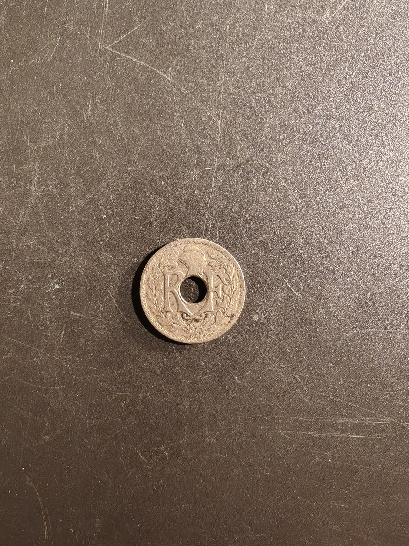 老王徽章第167期 法国25 生丁硬币.      直径19mm.    重量3g