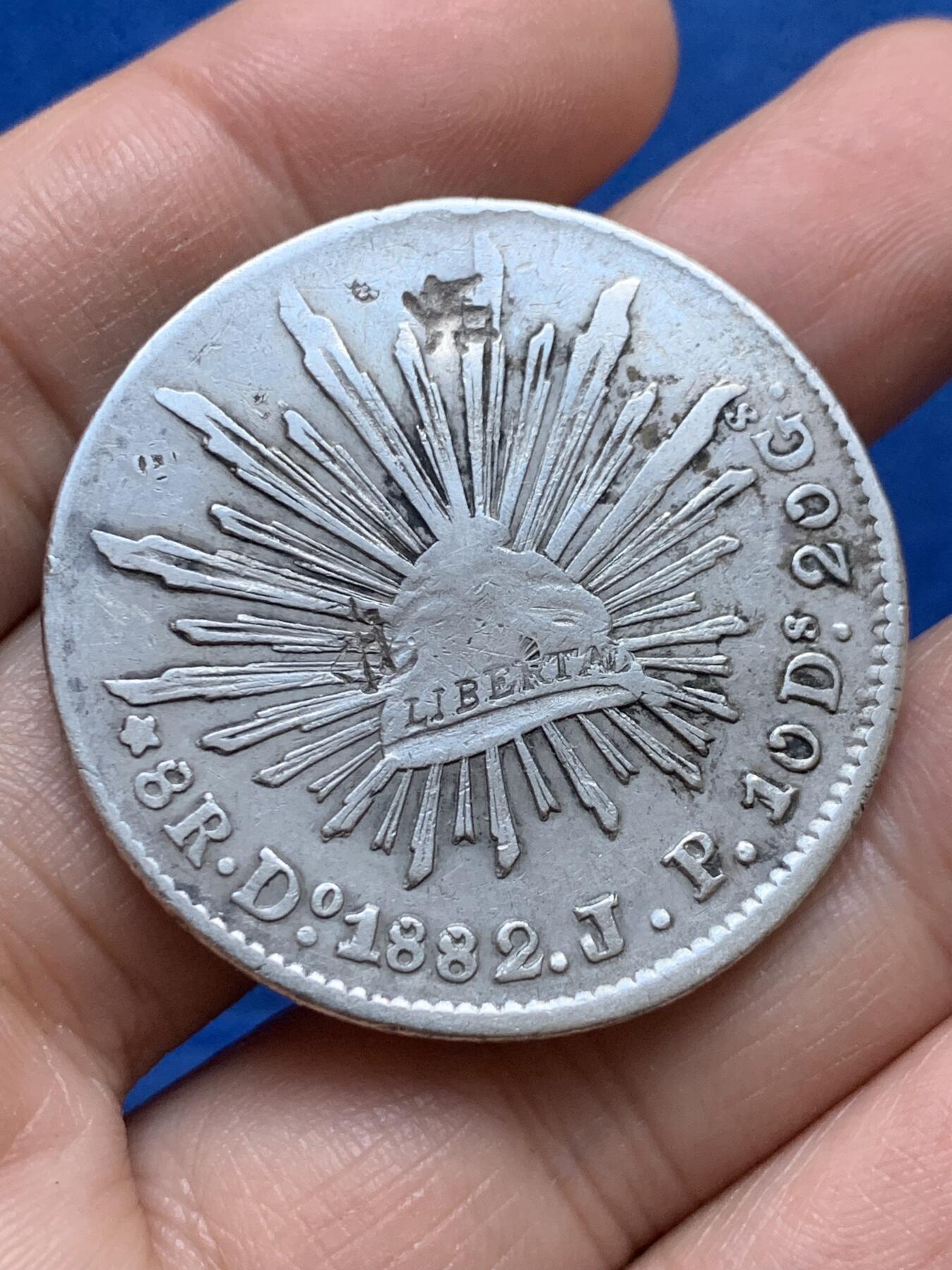 《竞宝斋》第444场 周日，周一，2场连拍 （全场包邮） 墨西哥1882年8里亚尔鹰洋 比较有经历的1枚 双面带戳 细节也不错