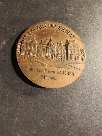 老王徽章第167期 - 法国参议院所在地卢森堡宫大铜章 高浮雕 直径50mm. 重量67.7g
