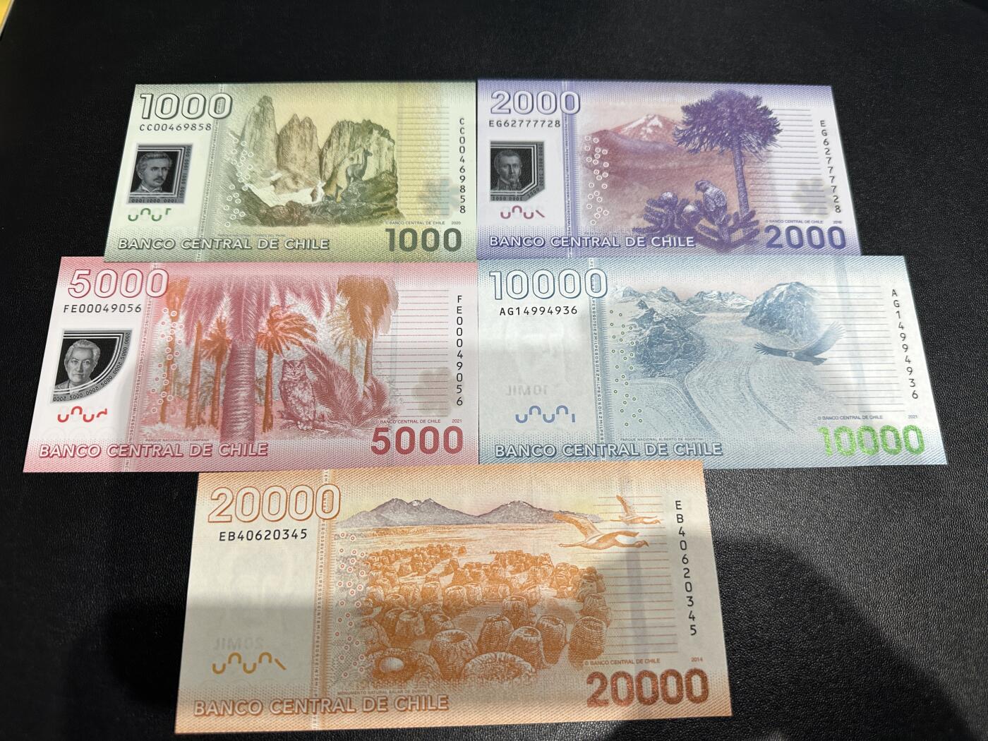 《外钞收藏家》第五百九十期（欧洲强钞、港币、硬通货及丰富裸币大拍场）（本平台长期征集拍品、欢迎藏友们联系合作） 智利1000-1万比索 五张一起 全新UNC 全部是靓号 （2万背面有压印 正面不明显）