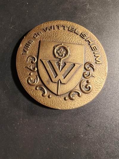 老王徽章第167期 - 法国维特尔斯海姆市大铜章     直径66mm.    重量150.9g