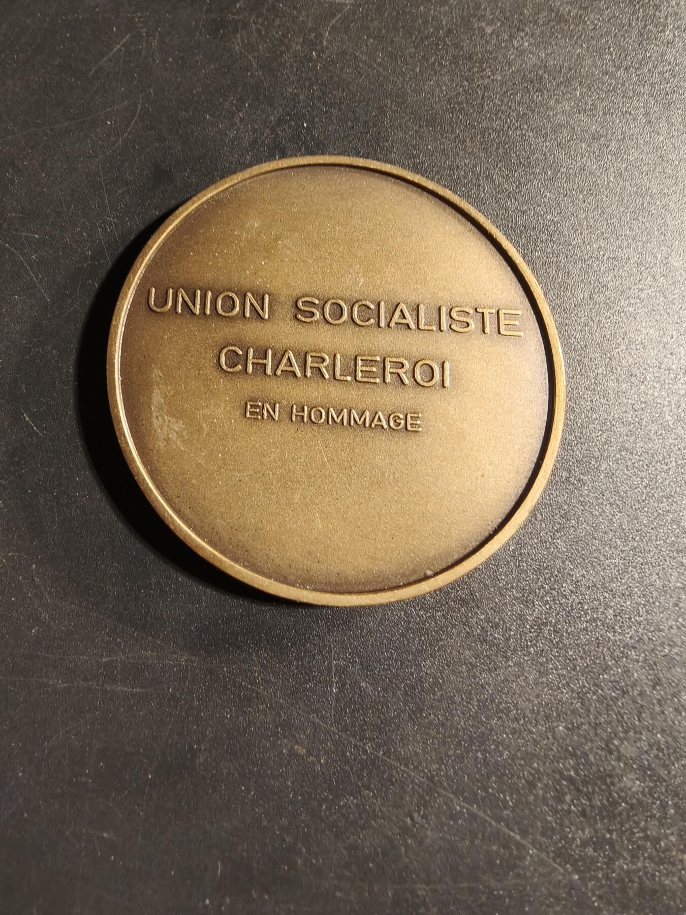 老王徽章第167期 比利时沙勒洛瓦社会主义联盟纪念章      直径50mm.     重量47.6g