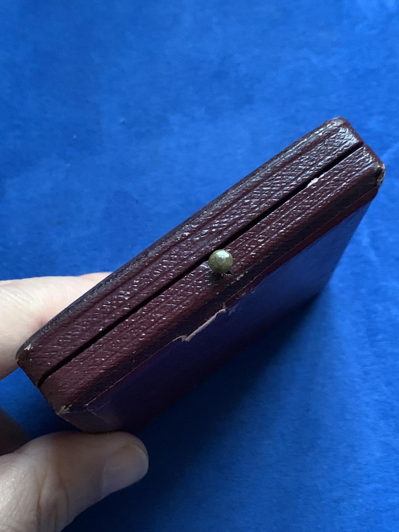 《竞宝斋》第444场 周日，周一，2场连拍 （全场包邮） 法国1890年体操协会联盟 贝桑松分会纪念铜章 82.7克 58.2mm 丰饶角铜标 带原盒 字迹对应