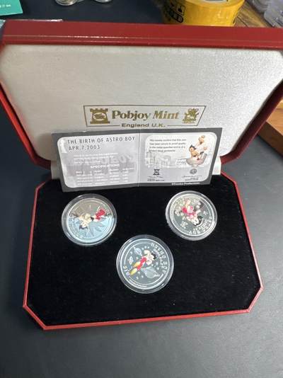 ❤️【币观天下】❤️ 第333期钱币拍卖- 2025.12.5周五晚上6点半场-长期征集拍品 - 稀有品种英国普乔伊造币厂原盒原证塞拉利昂2003年铁臂阿童木彩色精制银币全套3枚925银28.28克直径38.6毫米