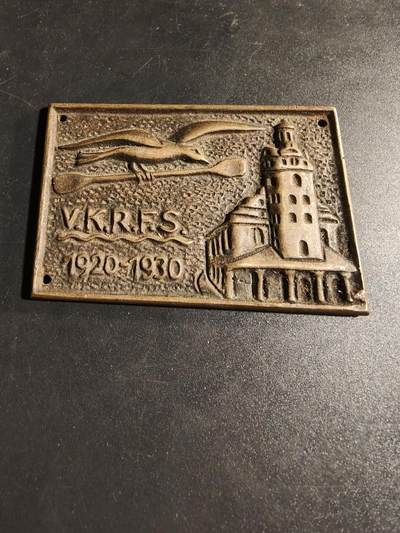 老王徽章第167期 - 法国方形铜章    飞鸟与建筑题材     尺寸73×48mm.    重量80g