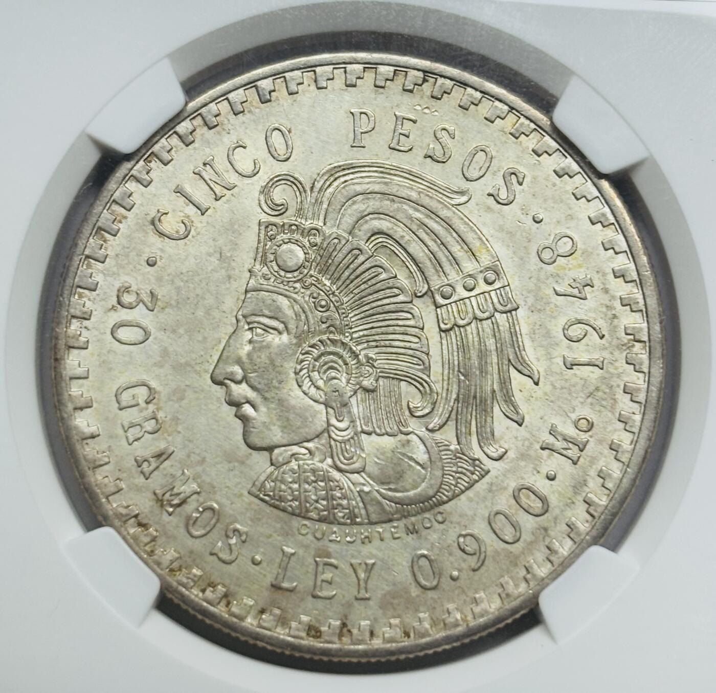 文馨钱币收藏第 283 场，【大雪鉴珍，寒英缀金】金银纪念币精品场，诚邀您的参与【长期接代拍品】 1948 年墨西哥印第安人酋长 5 比索大银币 NGC 评级 NGC 评级 UNC D 人老鹰与蛇生动形象惟妙惟肖