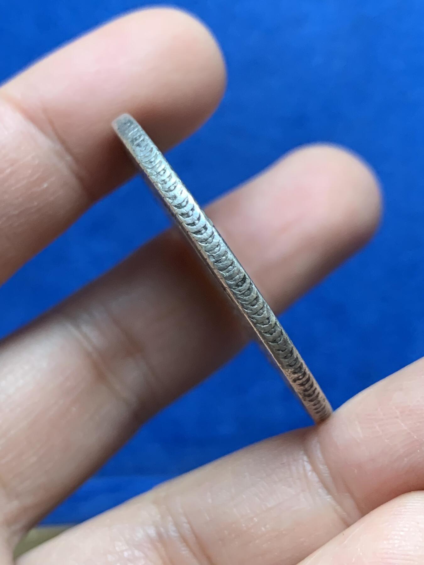 《竞宝斋》第444场 周日，周一，2场连拍 （全场包邮） 墨西哥1882年8里亚尔鹰洋 比较有经历的1枚 双面带戳 细节也不错