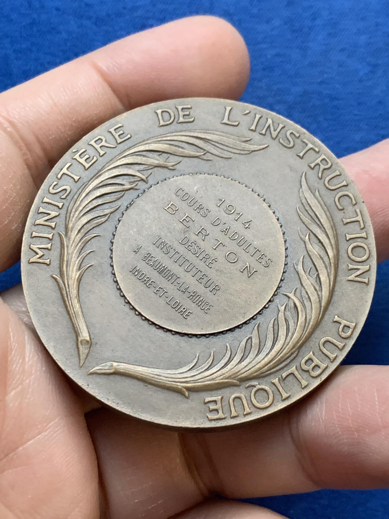 《竞宝斋》第444场 周日，周一，2场连拍 （全场包邮） 法国公共教育纪念章 67.1克 49.7mm 丰饶角铜标