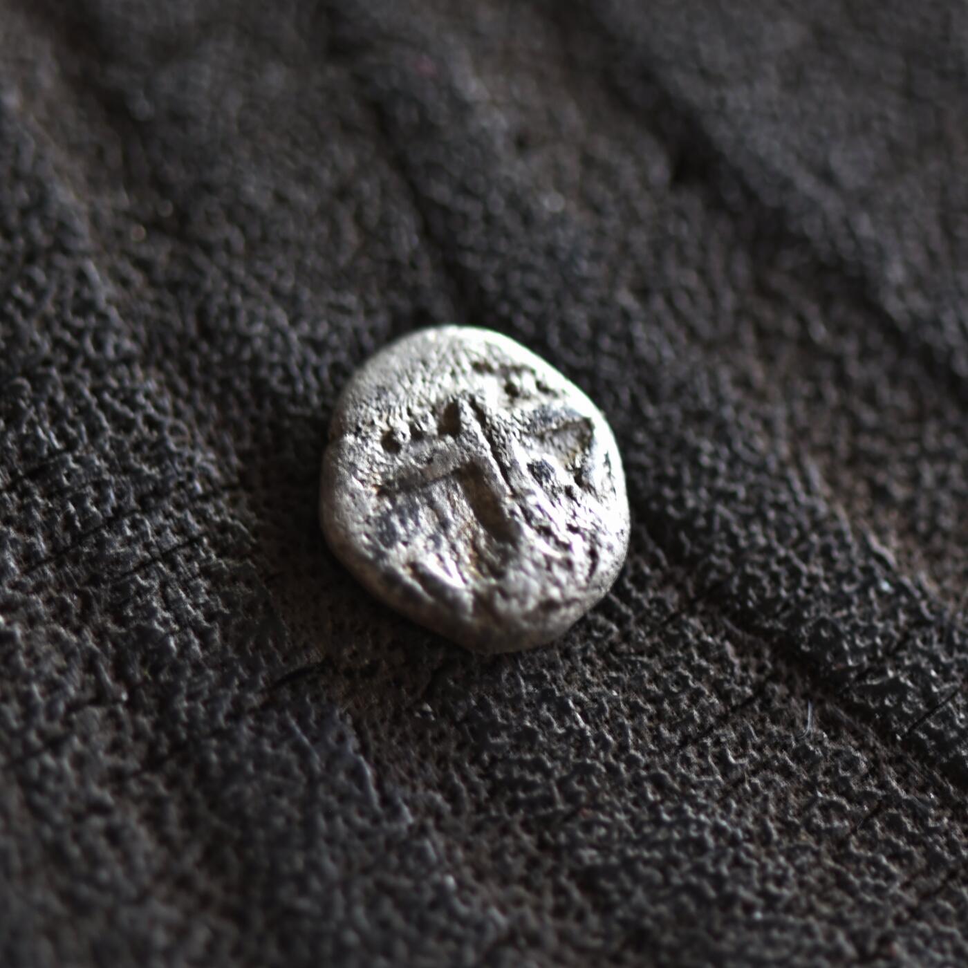 【良泉】【2025年最后一场】12月18日晚19.30点开拍！188组【直播场】西方古代钱币、丝路杂项、印章！ 【少见】公元前5-4世纪【古希腊】阿波罗尼亚，船锚/卍螺旋，半奥波银币，0.42克