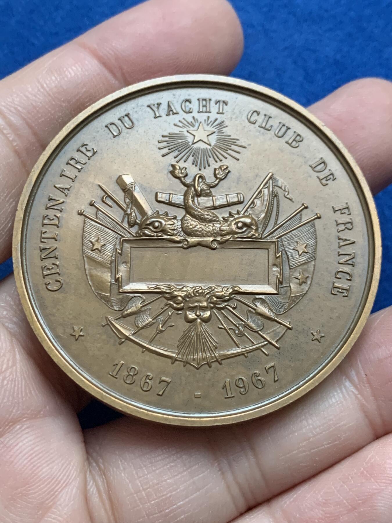 《竞宝斋》第444场 周日，周一，2场连拍 （全场包邮） 法国游艇俱乐部百年纪念（1867-1967）铜章 63.8克 50mm 1967 丰饶角铜标 带盒