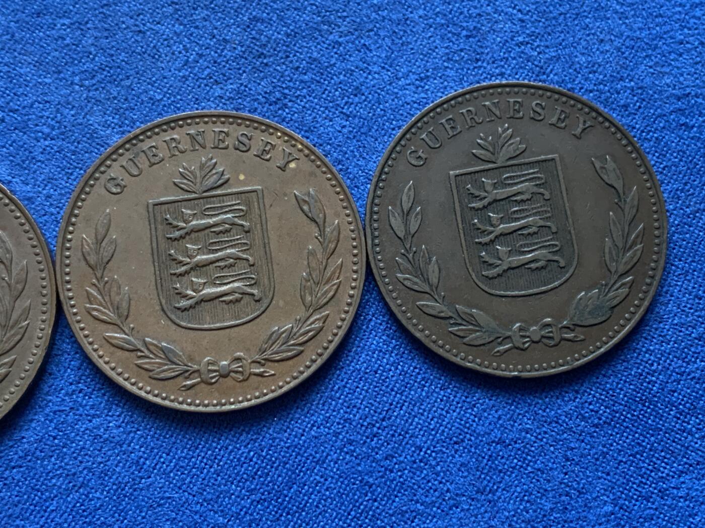 《竞宝斋》第444场 周日，周一，2场连拍 （全场包邮） 三枚一组 英国根西岛8道布铜币，1914年/1938年/1949年，品相不错。