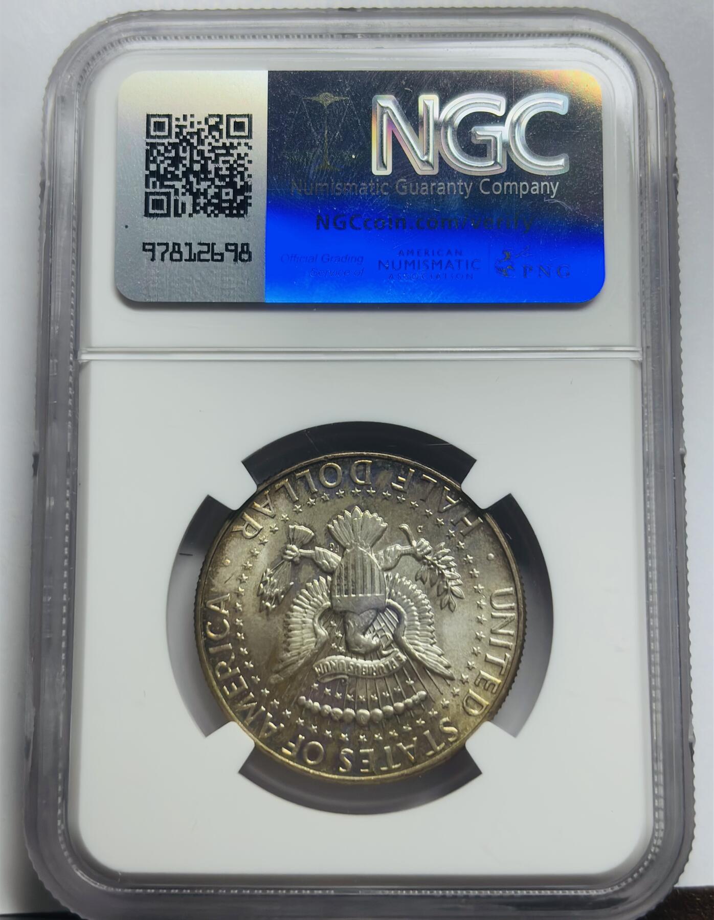 文馨钱币收藏第 283 场，【大雪鉴珍，寒英缀金】金银纪念币精品场，诚邀您的参与【长期接代拍品】 1964 年美国肯尼迪半美元银币，高银版 NGC 评级 MS64 分，原光底板双面边金色环彩包浆尤为难得