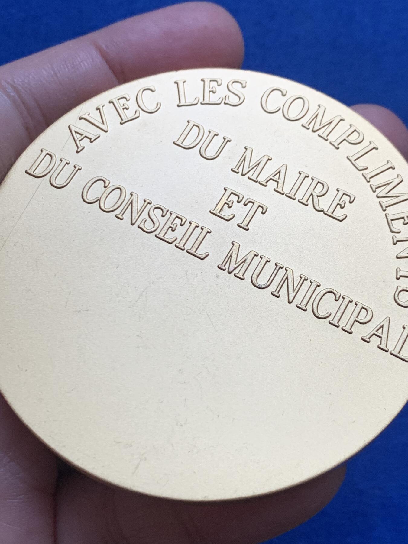 《竞宝斋》第444场 周日，周一，2场连拍 （全场包邮） 法国城市市政镀金纪念章 175.9克 69.6mm