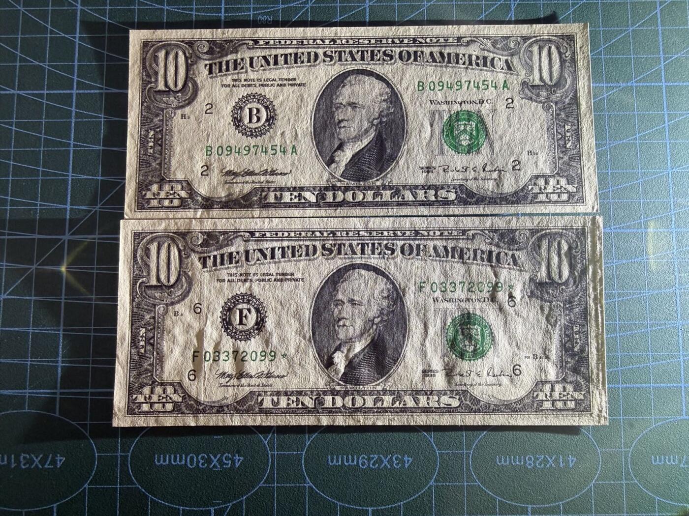 【炜奕收藏】，第五十二期 1995年美国10美元两张，UNC-/UNC品相，包含一张补号