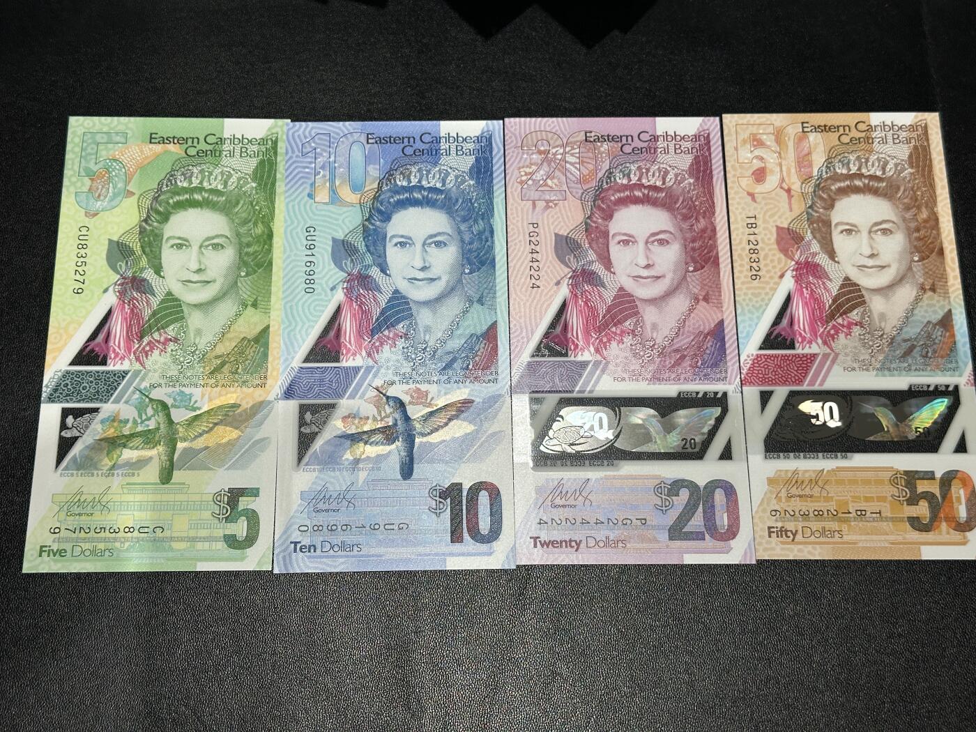 《外钞收藏家》第五百九十期（欧洲强钞、港币、硬通货及丰富裸币大拍场）（本平台长期征集拍品、欢迎藏友们联系合作） 东加勒比5-50面额 四张一起 全新UNC