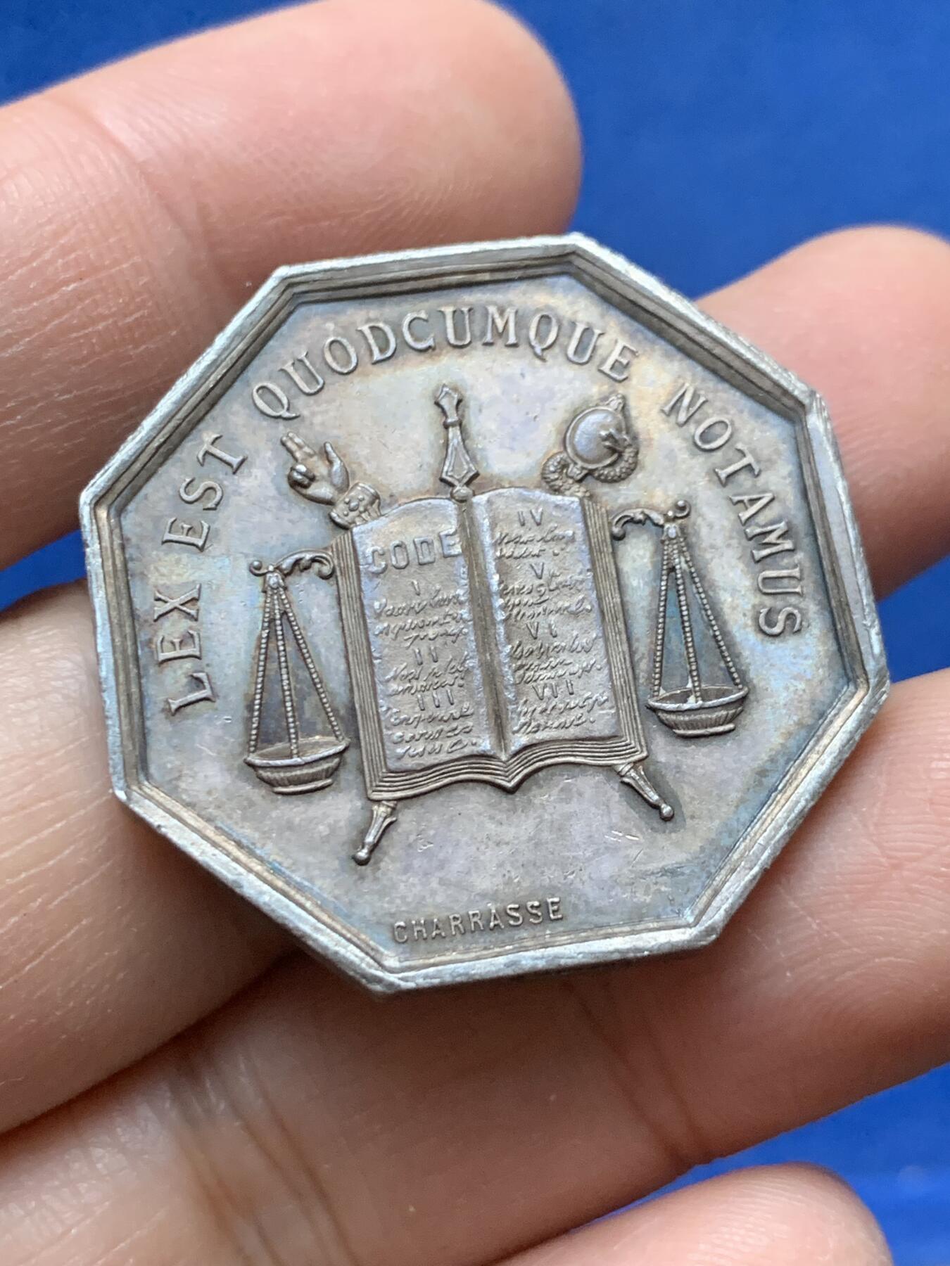 《竞宝斋》第444场 周日，周一，2场连拍 （全场包邮） 1860-1879年里昂公证人八角银质代币 32.8mm 15.9g 蜜蜂边铭 狮子皇冠