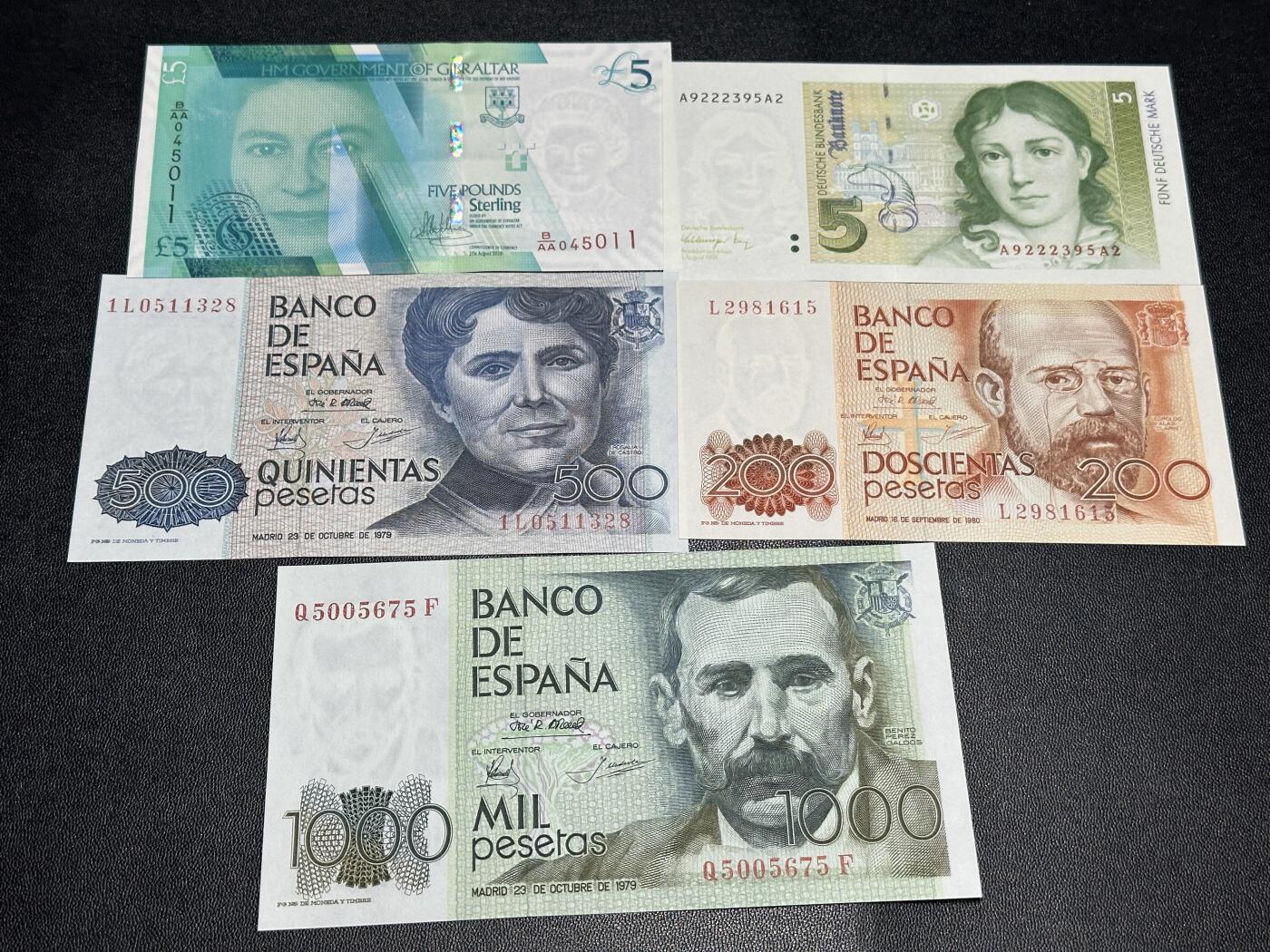《外钞收藏家》第五百九十期（欧洲强钞、港币、硬通货及丰富裸币大拍场）（本平台长期征集拍品、欢迎藏友们联系合作） 西班牙200、500、1000比塞塔+直布罗陀5镑+德国模版5马克 5张一起 全新UNC