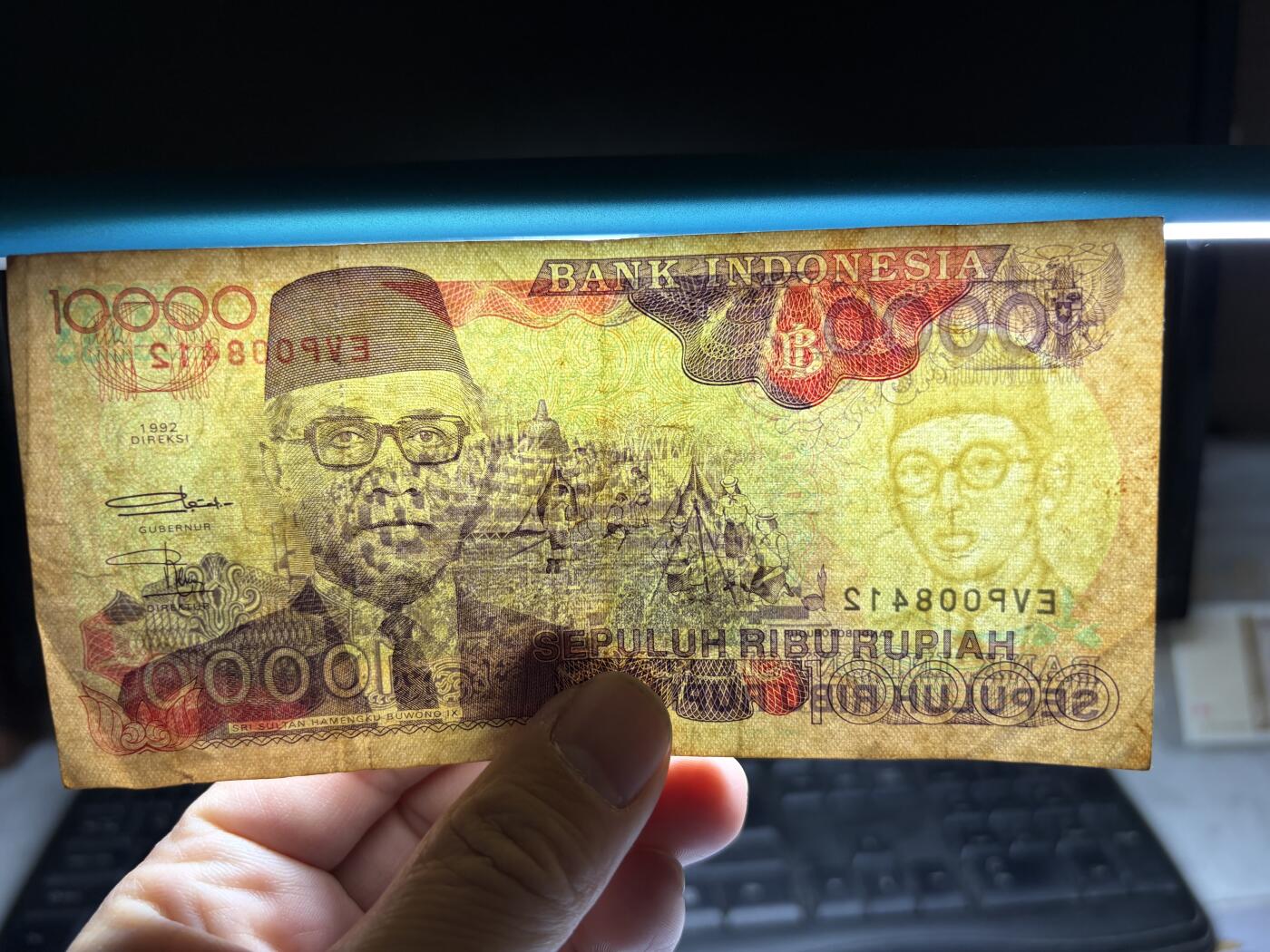 2025年集古藏今外币拍卖第十期-第10场—（总第290拍-纸币专场），本期拍完结算一次，发货时间2-3天，休息几天后继续新的一期拍卖。 1992年印尼10000卢比