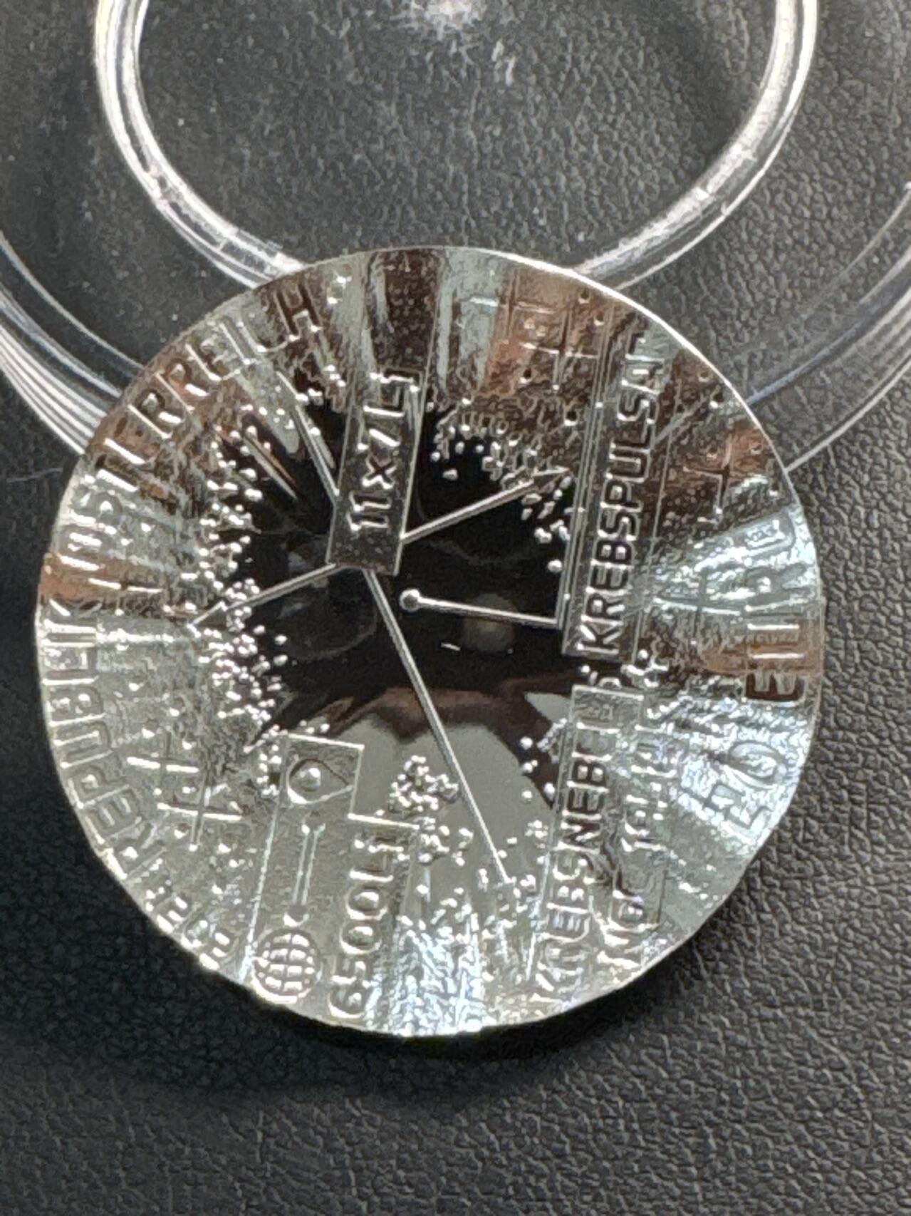 ❤️【币观天下】❤️ 第333期钱币拍卖- 2025.12.5周五晚上6点半场-长期征集拍品 获奖币奥地利2024年宇宙之美超新星曲面彩色银币（表面有丝痕）