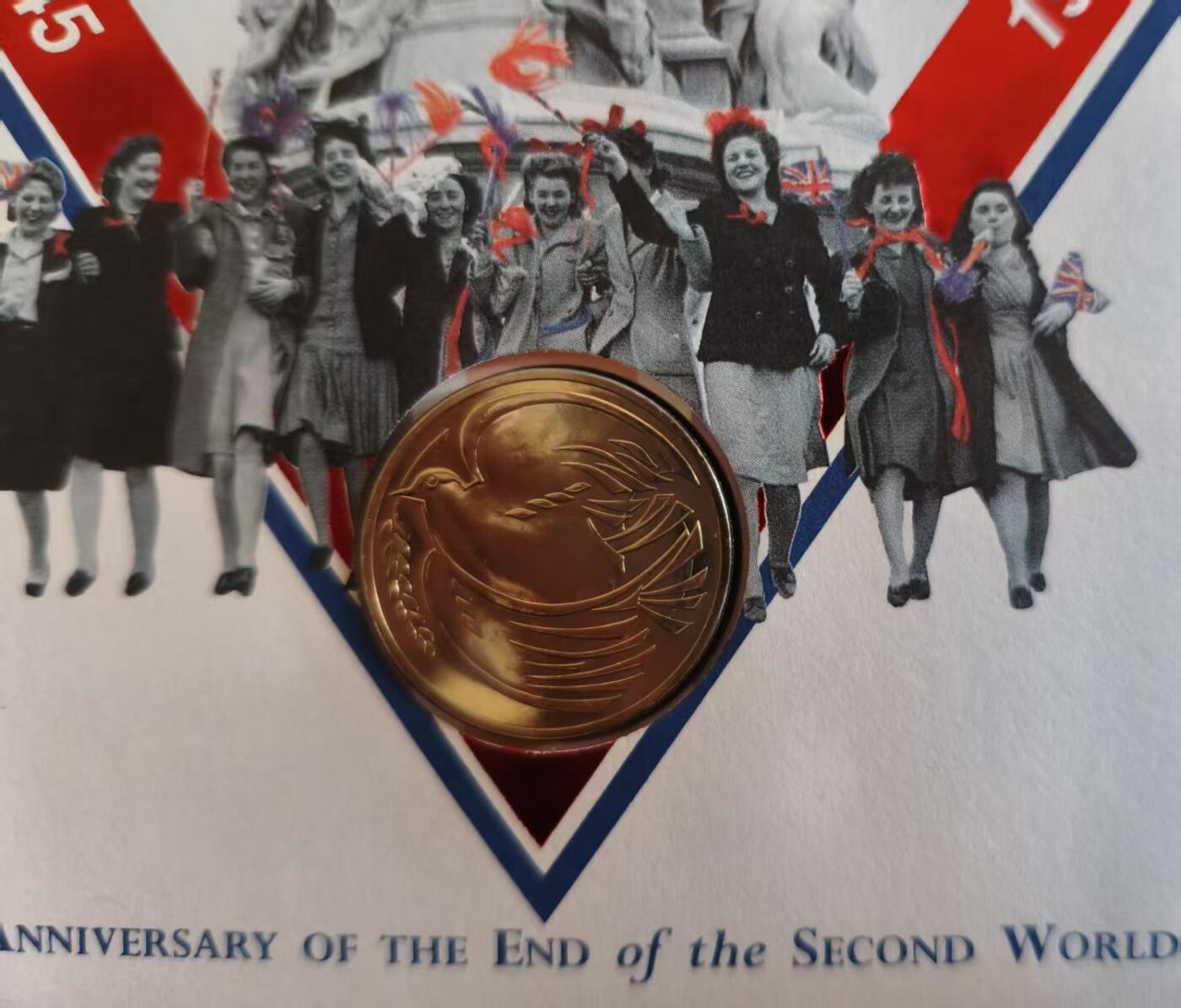 ❤️【币观天下】❤️ 第333期钱币拍卖- 2025.12.5周五晚上6点半场-长期征集拍品 英国1995年两镑 胜利日邮币封