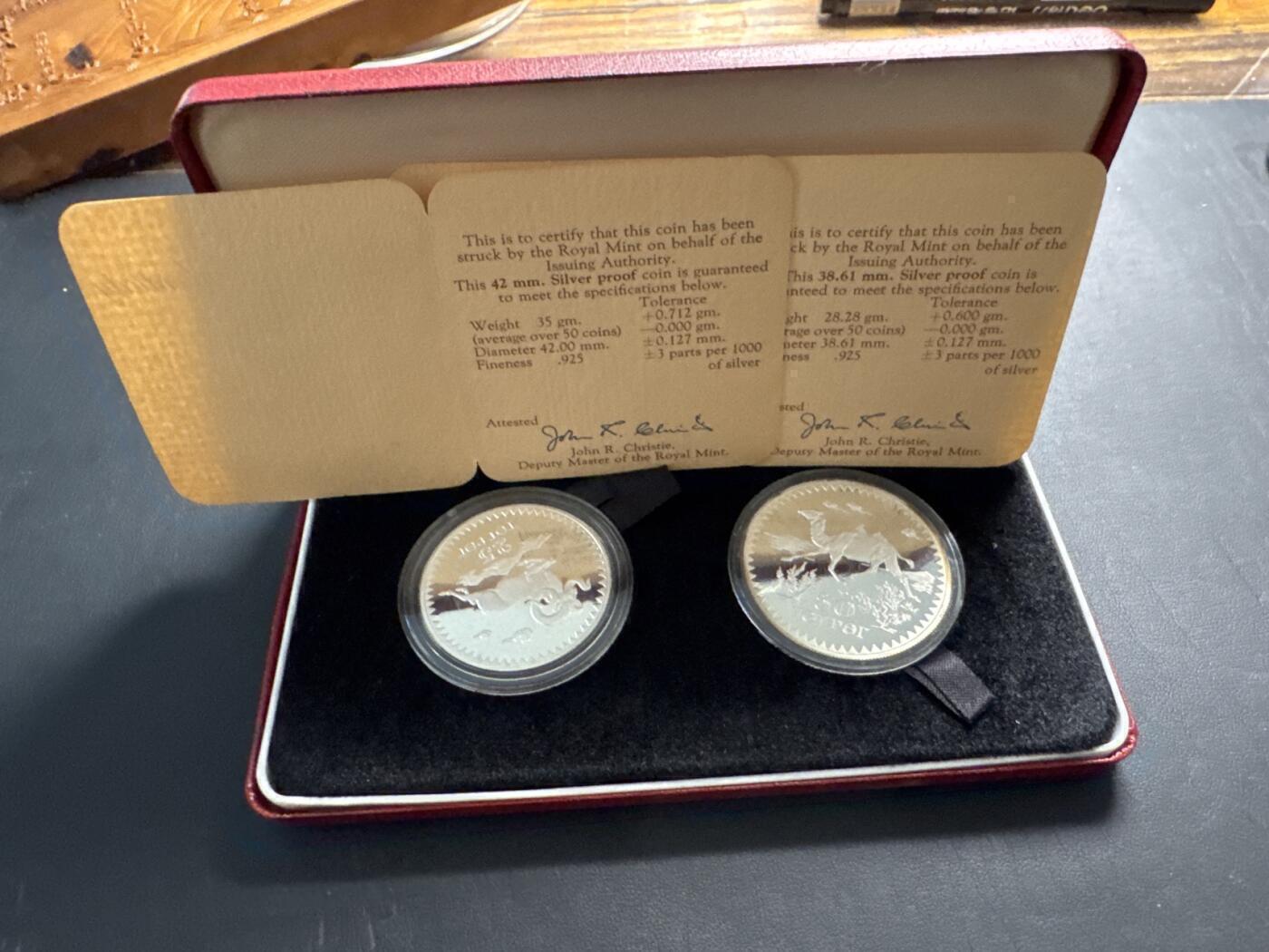 ❤️【币观天下】❤️ 第333期钱币拍卖- 2025.12.5周五晚上6点半场-长期征集拍品 蒙古1976年WWF野生动物系列骆驼盘羊精制纪念银币2枚一对盒证齐全