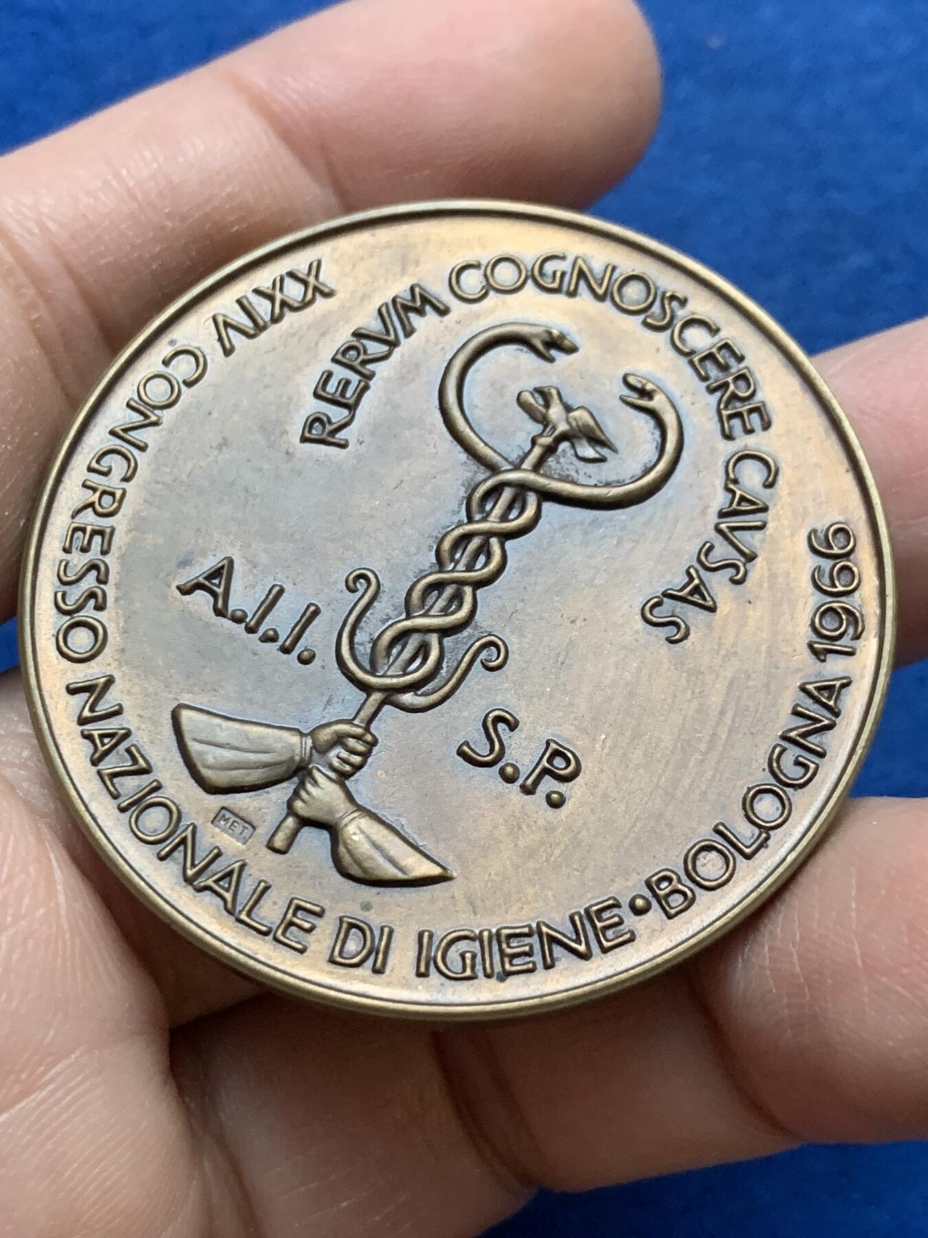 《竞宝斋》第444场 周日，周一，2场连拍 （全场包邮） 意大利预防与公共卫生协会铜章 正面是公共卫生领域的标志性人物吉塞佩·萨纳雷利 30.15克 44.7mm