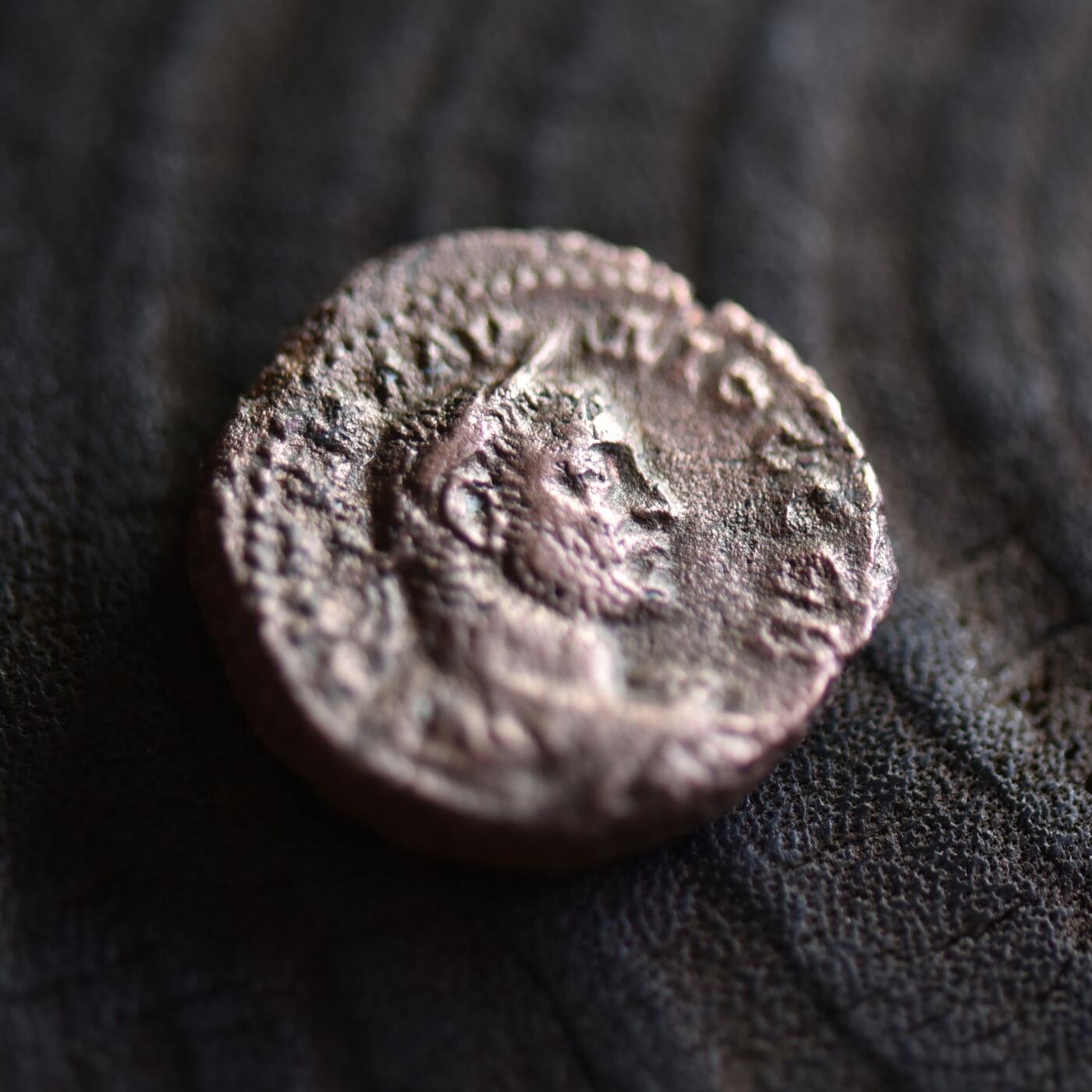 【良泉】【2025年最后一场】12月18日晚19.30点开拍！188组【直播场】西方古代钱币、丝路杂项、印章！ 【藏家出品C】克劳狄二世埃及四德，10.6g 少见的克劳狄二世埃及四德拉克马，铸造于罗马分裂时期的269年，同年帕尔米拉占领埃及。到272年奥勒良才收复