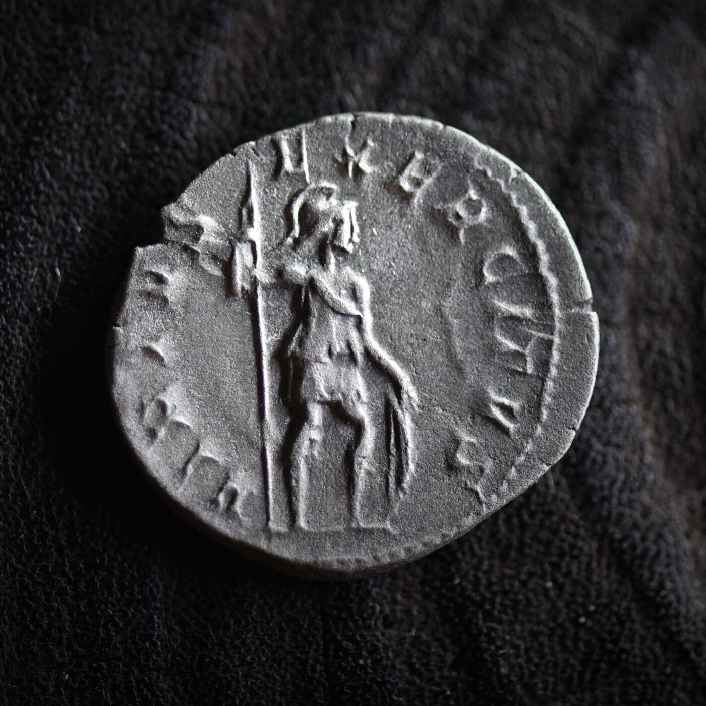 【良泉】【2025年最后一场】12月18日晚19.30点开拍！188组【直播场】西方古代钱币、丝路杂项、印章！ 【藏家出品A】公元244-245年，古罗马帝国，腓力一世，背英勇神-维尔图斯，安东尼银币，4.1克